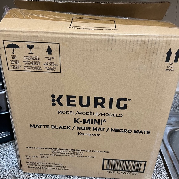Coffee Machine - Picture 1 of 5